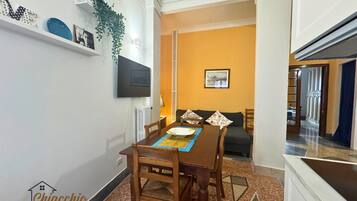 Apartment, 1 Queen Bed with Sofa bed, Kitchenette, City View | Living area