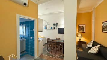 Apartment, 1 Queen Bed with Sofa bed, Kitchenette, City View | Living area