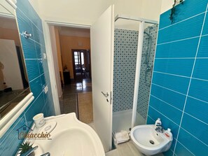 Apartment, 1 Queen-Bett und Schlafsofa, Kochnische, Stadtblick | Badezimmer