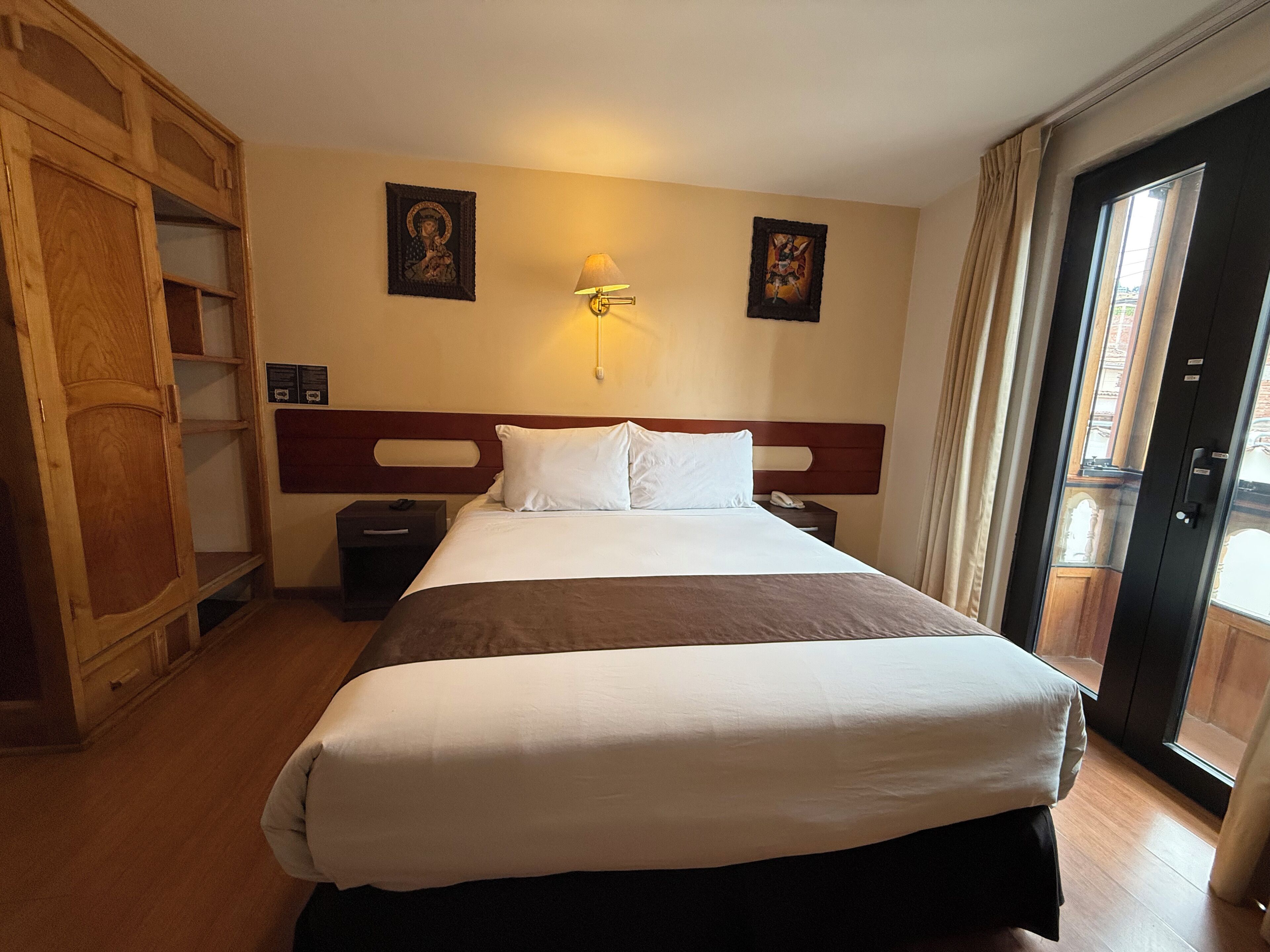 In-room safe, soundproofing, free WiFi, bed sheets