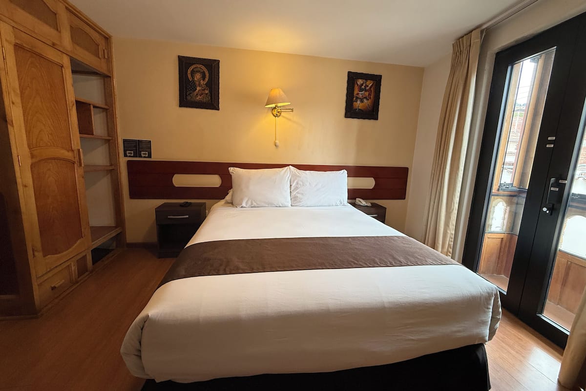 In-room safe, soundproofing, free WiFi, bed sheets