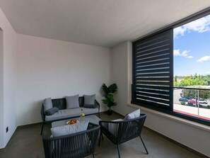 Interior - Holiday apartment with cosy furnishings and large loggia (Poreč)