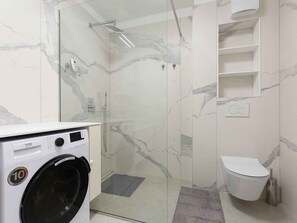 Bathroom - Holiday apartment with cosy furnishings and large loggia (Poreč)