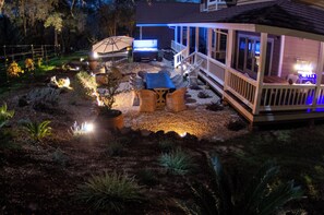Terrace/patio - Peaceful Cool CA Gold Country Retreat - Hot Tub, BBQ, Home Theater & Game Tables (Cool)