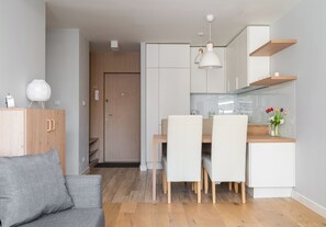 TV - Rondo ONZ Modern Apartment (Warszawa)