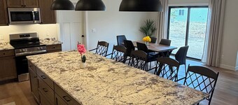 Brand New 4 Bedroom Cabin in Breezy Point with Game Room