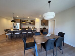 Dining - Brand New 4 Bedroom Cabin in Breezy Point with Game Room (Pequot Lakes)