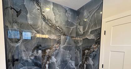 The Breezy Birch! Brand New 4 Bedroom Cabin in Breezy Point