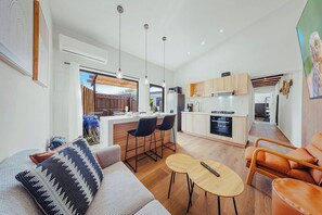 Smart TV - NEW 2BR1BA w/PrivatePool & Patio in Great Location (Noord)