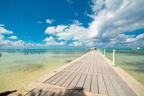 Una spiaggia nelle vicinanze