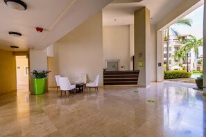 Lobby - 1BR1BA Condo w/Pool & Resort Amenities @ PalmBeach (Noord)