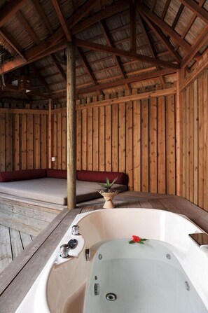 Indoor spa tub - Komandoo Island Resort & Spa - Adults Only (Komandoo)
