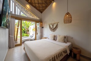 Villa Standard - utsikt mot poolen | Värdeförvaringsskåp på rummet och mörkläggningsgardiner