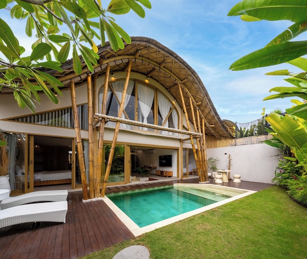 Outdoor pool - Sunset Bamboo by Pertama Management (Seminyak)