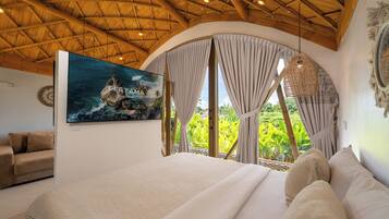 Caja de seguridad en la habitación y cortinas blackout