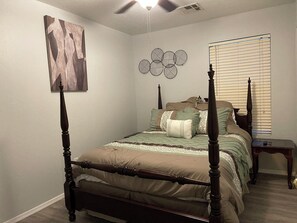 WiFi, bed sheets - Cozy 4-bedroom home with spacious loft, pool, & game room in Litchfield Park (Litchfield Park)