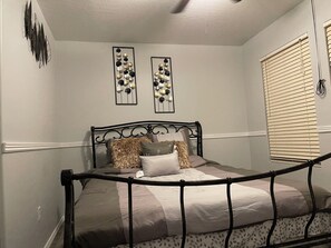 Room - Cozy 4-bedroom home with spacious loft, pool, & game room in Litchfield Park (Litchfield Park)