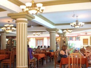 Dining - Highland Beach Resort (Candolim)