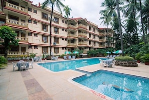 Outdoor pool - Lillywoods Highland Beach Resort (Candolim)