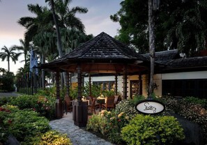 Outdoor dining - Sandals Grande Antigua (St. John's)