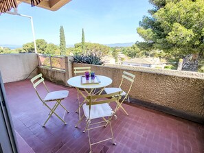 Outdoor dining - Les Jardins du Soleil by Interhome (Six Fours)