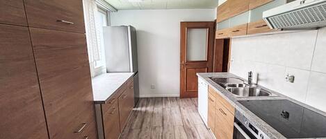 Réfrigérateur, four, lave-vaisselle