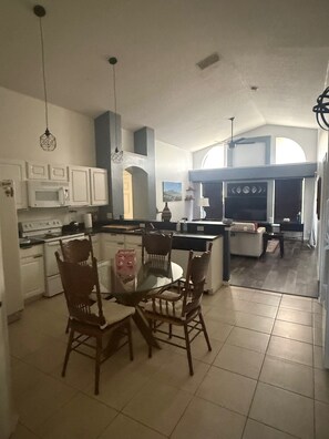 Interior - Comfy 2B/2b Near JW Marriott & Ritz, SeaWorld, Disney & Shops. Super Location (Orlando)