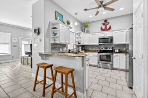 Fridge, microwave, oven, stovetop - Toast At The Coast | Private gated community | Pool | Pet Friendly (Port Aransas)