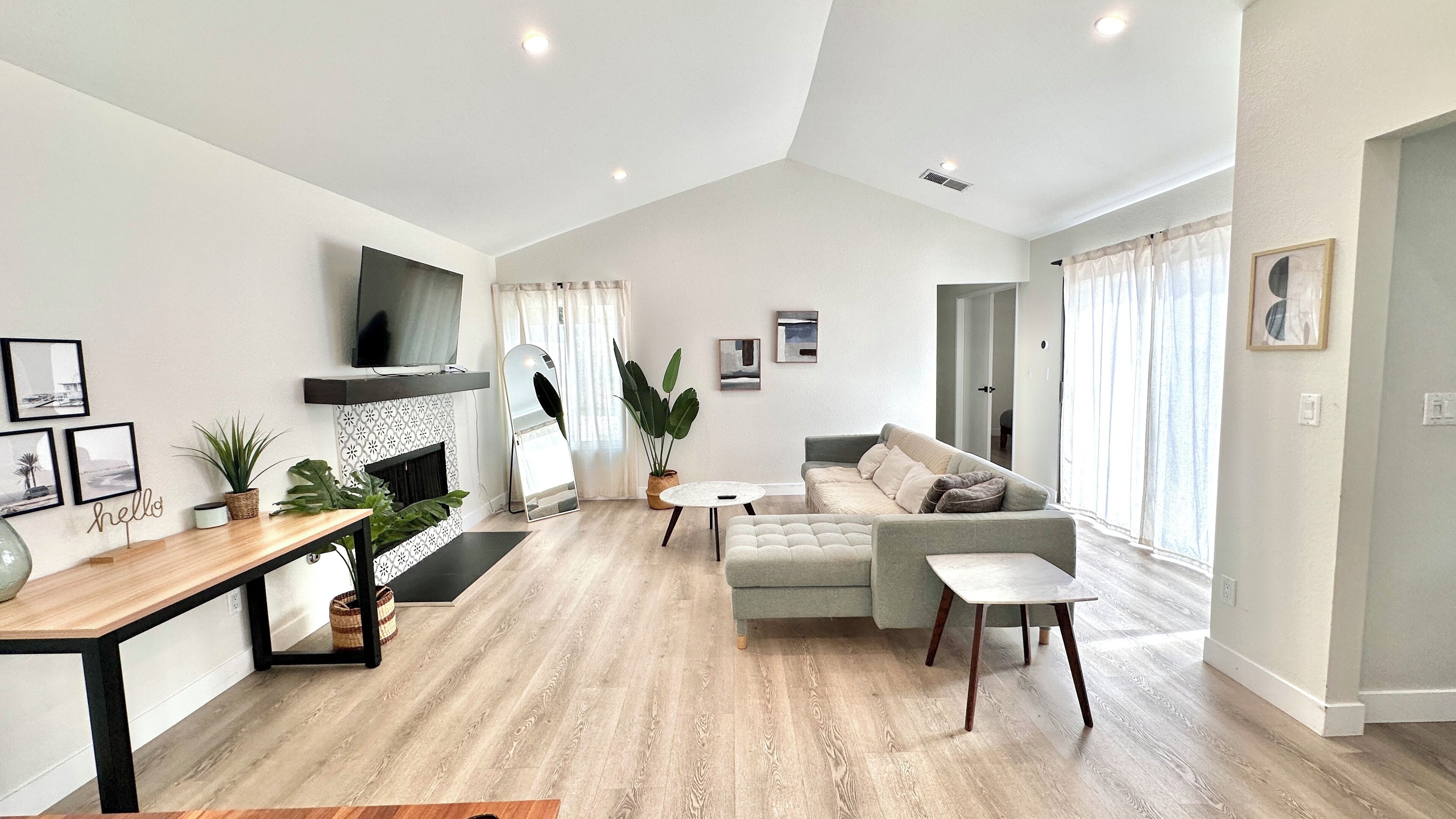 Télévision, cheminée