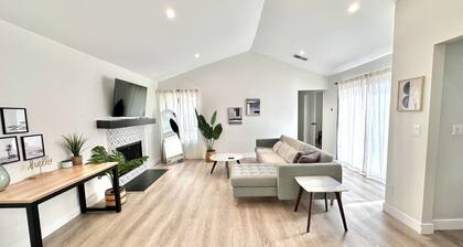 3BR 2Bath House with Pool, Big Yard & BBQ; 12 miles to Six Flags