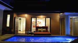 A modern house with a swimming pool, a cozy seating area, and a well-lit interior. - Koh Hai Fantasy Resort and Spa (Ko Lanta)