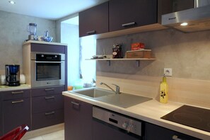 Micro-ondes, four, plaque de cuisson, lave-vaisselle