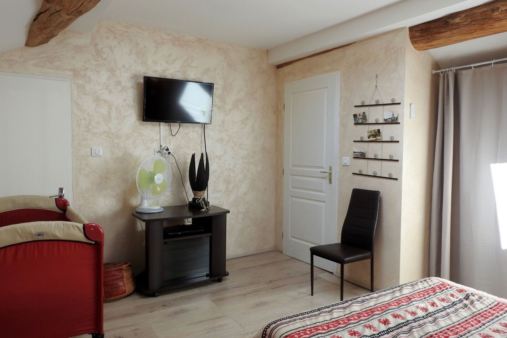 Bügeleisen/Bügelbrett, Reisekinderbett, kostenloses WLAN, Bettwäsche