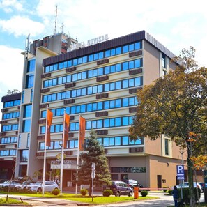 A multi-story hotel with a modern facade, large windows, and a prominent entrance. - Novi Sad Hotel (Novi Sad)