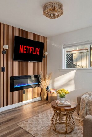 Interior - Hillcrest Wabi Cottage. Private Spa Soak (San Diego)