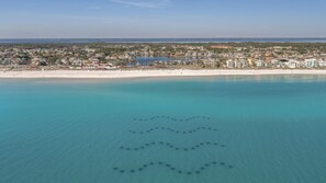 House (4 Bedrooms) | Interior - Emerald Villa by Avantstay Lakefront + Communal Pool + Balcony Views + Near the Beach (Destin)