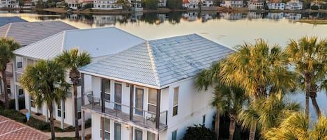 House (4 Bedrooms) | Exterior