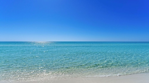 Baytowne Wharf by Avantstay Sandestin Condo + Communal Pool + Resort Amenities + Near Beach, Dining & Marina