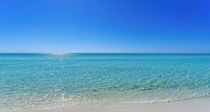 Baytowne Wharf by Avantstay Sandestin Condo + Communal Pool + Resort Amenities + Near Beach, Dining & Marina
