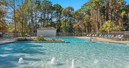 Baytowne Wharf by Avantstay Sandestin Condo + Communal Pool + Resort Amenities + Near Beach, Dining & Marina