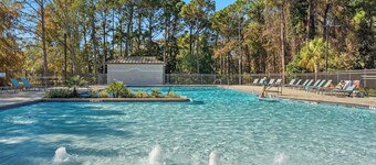 Baytowne Wharf by Avantstay Sandestin Condo + Communal Pool + Resort Amenities + Near Beach, Dining & Marina