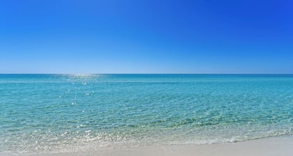 Baytowne Wharf by Avantstay Sandestin Condo + Communal Pool + Resort Amenities + Near Beach, Dining & Marina