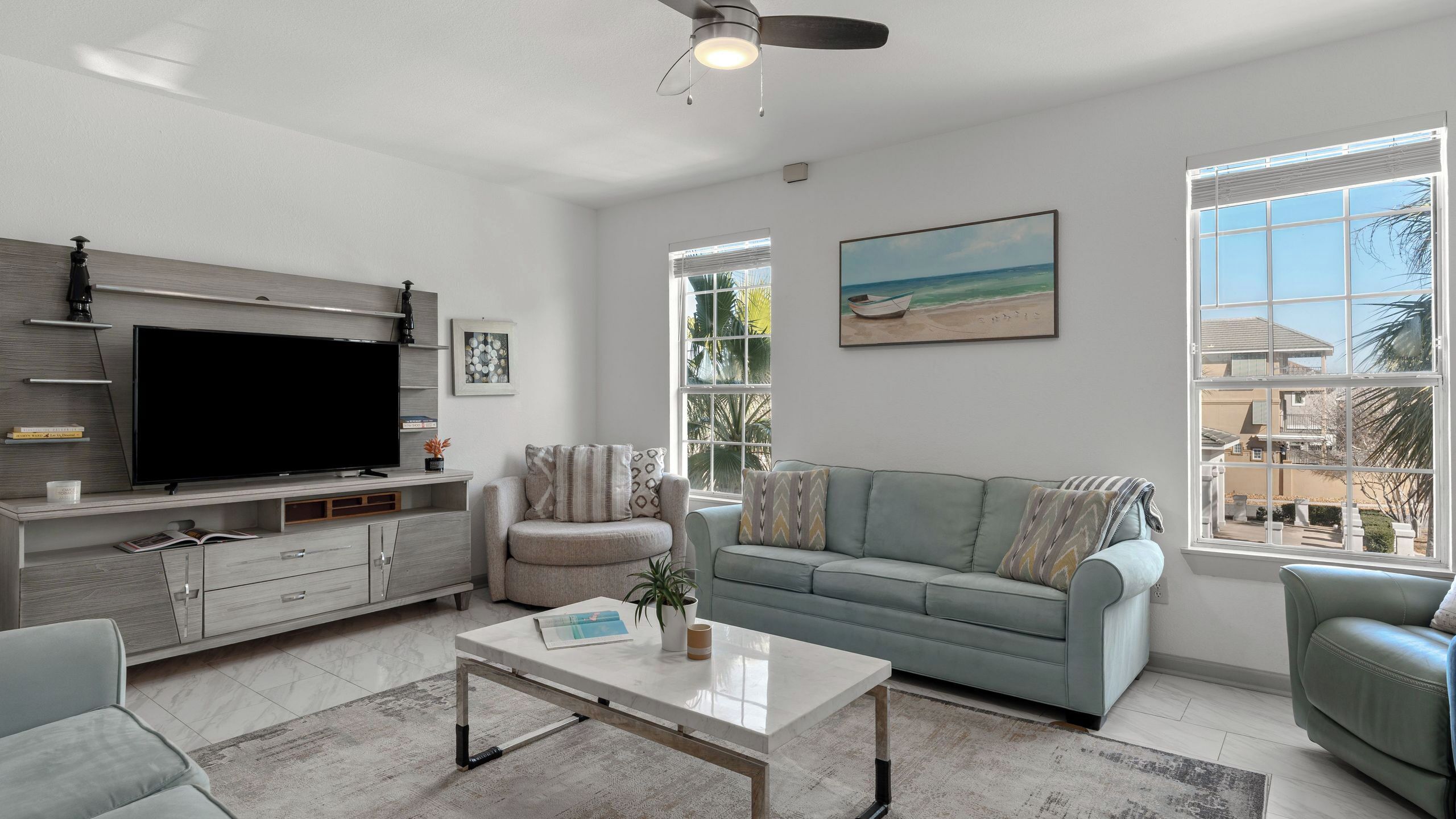 House (4 Bedrooms) | Living area | TV