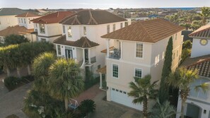 House (4 Bedrooms) | Interior - Emerald Breeze by Avantstay Shared Pool + Tennis Court + Balcony Dining + Near Beach and Harbor Boardwalk (Destin)