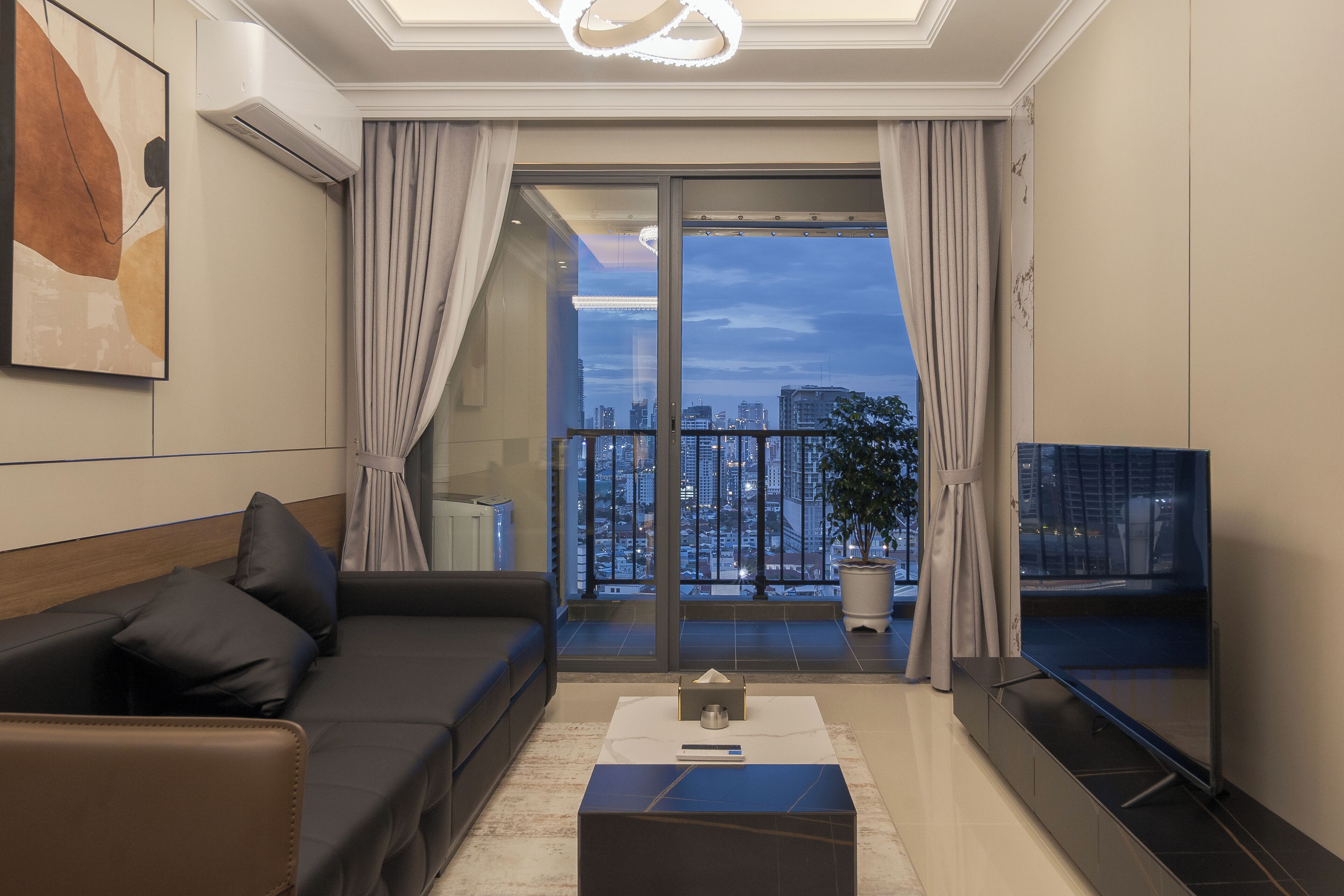 Premium bedding, down duvets, minibar, in-room safe
