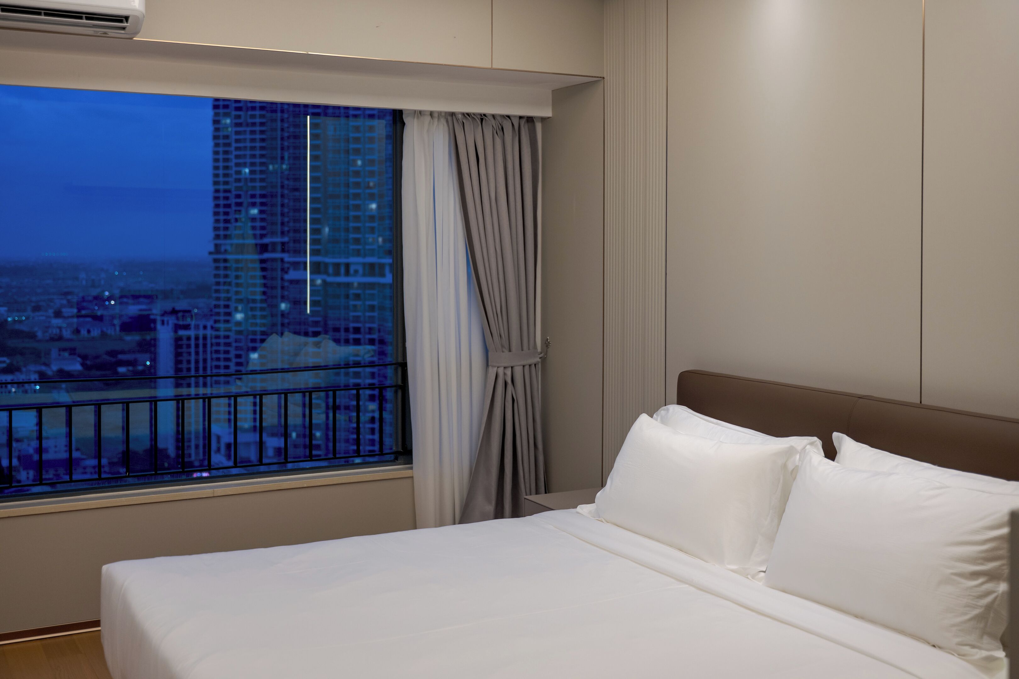 Peti besi dalam bilik, seterika/papan seterika, Wi-fi percuma 