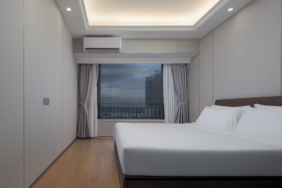 家庭三人房, 陽台, 河景 | 客房內保險箱、熨斗/熨衣板、免費無線上網