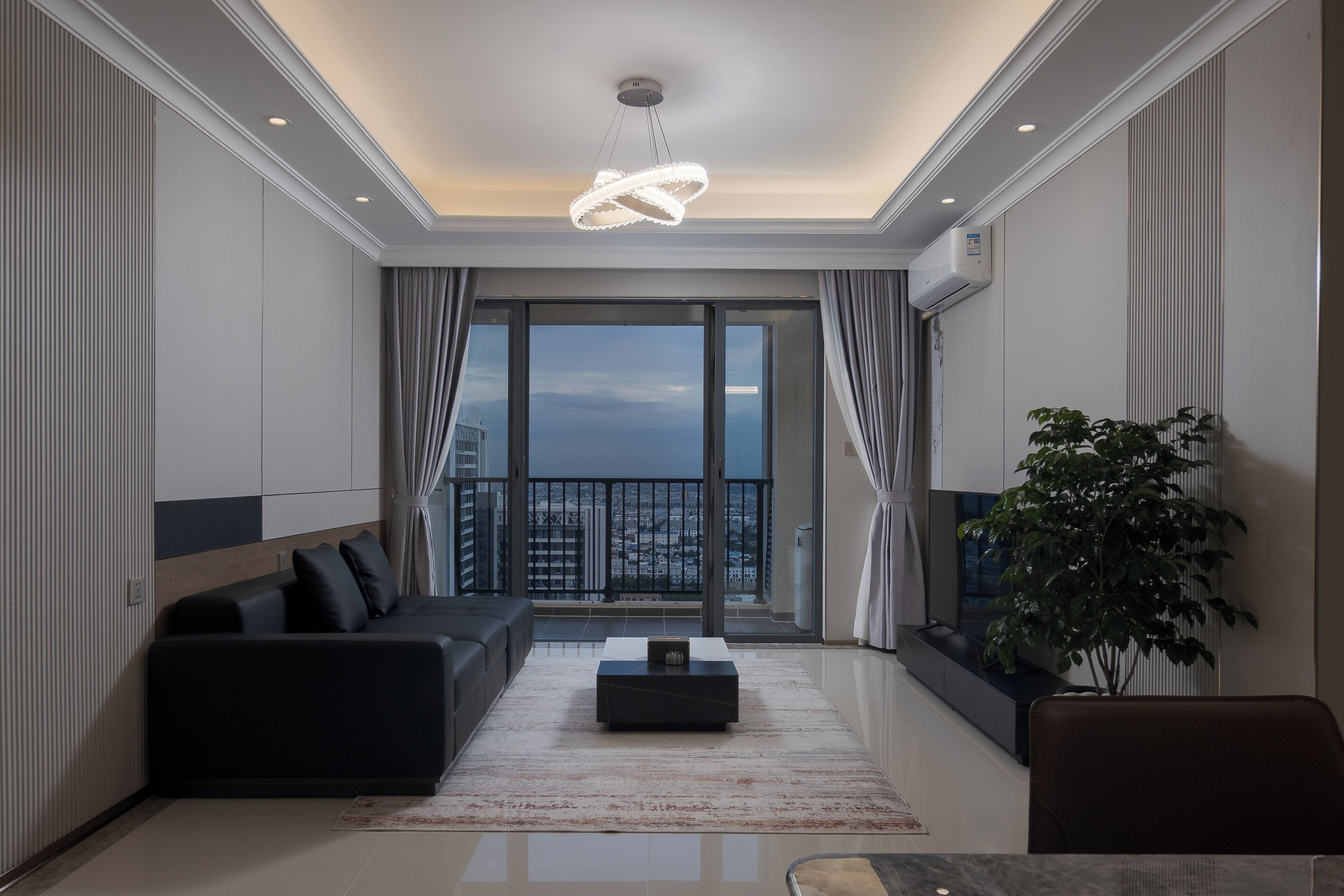 3 Bedroom Apartment balcony River View | Living area