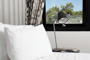 Deluxe King Room | Iron/ironing board, free WiFi, bed sheets - Sora East Melbourne (East Melbourne)