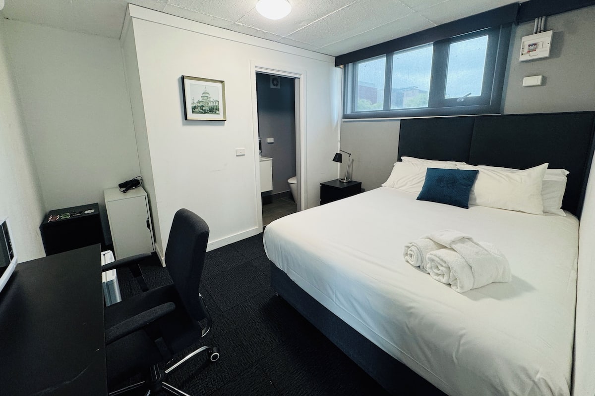 Standard Room | Iron/ironing board, free WiFi, wheelchair access